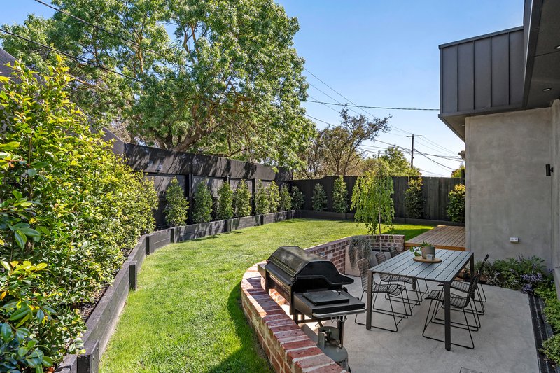 Photo - 1/31 Batesford Road, Chadstone VIC 3148 - Image 11