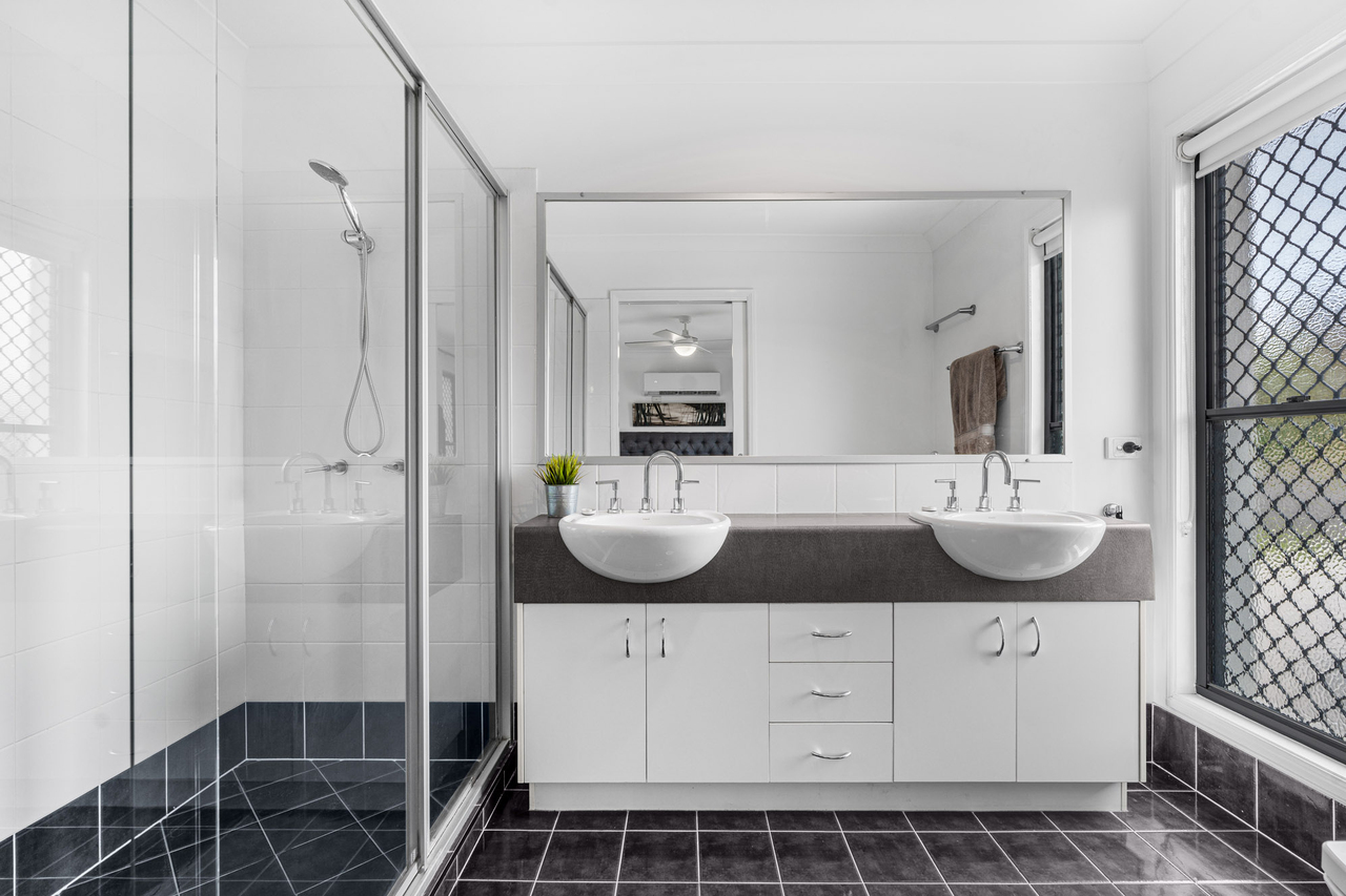 1 31 BIRDWOOD ROAD, CARINA HEIGHTS QLD 4152 - Image 9