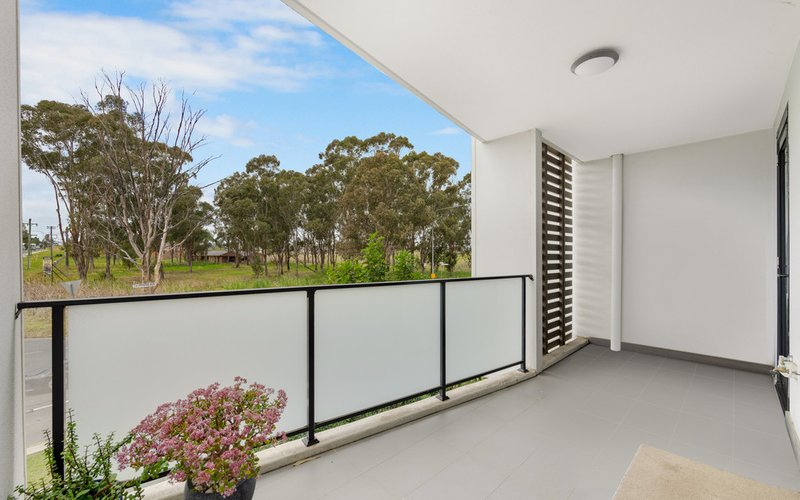 Photo - 13/1 Drinkwater Lane, Edmondson Park NSW 2174 - Image 5