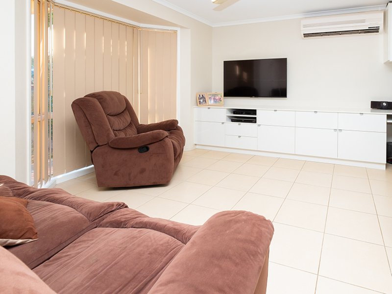 Photo - 131 Emerald Drive, Regents Park QLD 4118 - Image 7