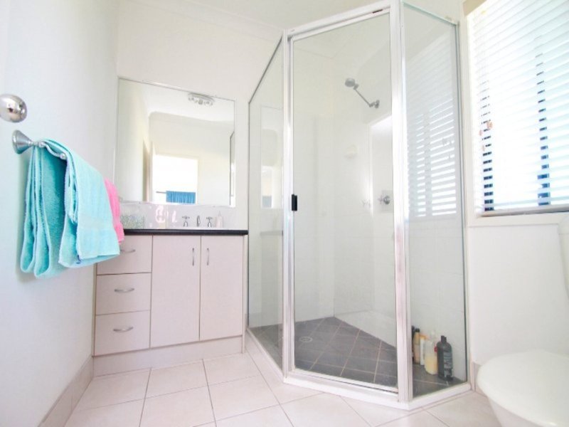 Photo - 131 Emmadale Drive, New Auckland QLD 4680 - Image 5