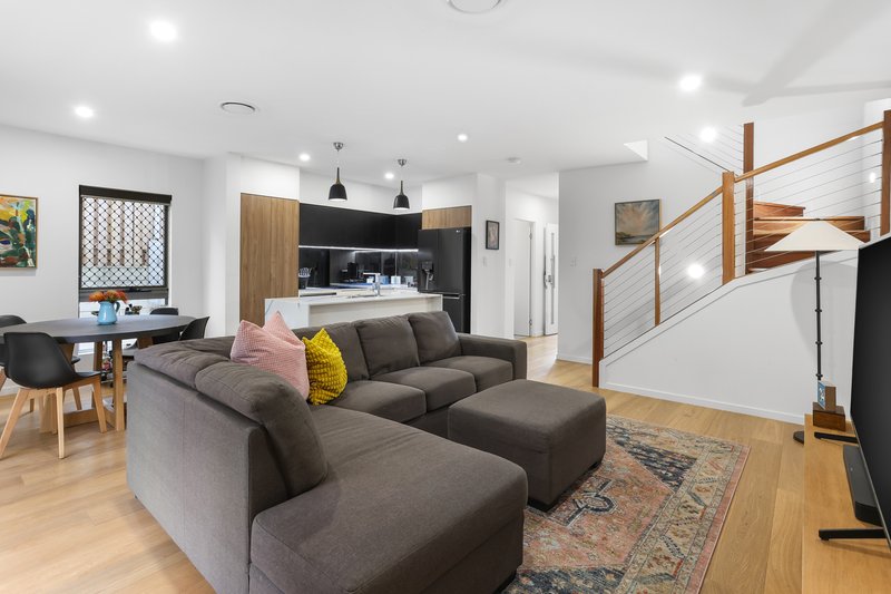 Photo - 1/31 Griffith Place, Seven Hills QLD 4170 - Image 2