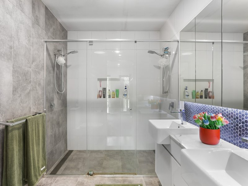 Photo - 1/31 Griffith Place, Seven Hills QLD 4170 - Image 5