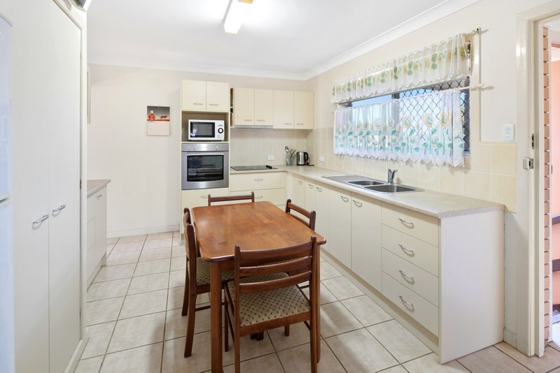 Photo - 131 Malabar Street, Wynnum West QLD 4178 - Image 2