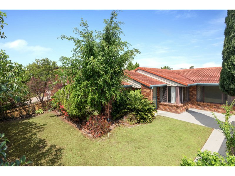 131 Meadowlands Road, Carindale QLD 4152