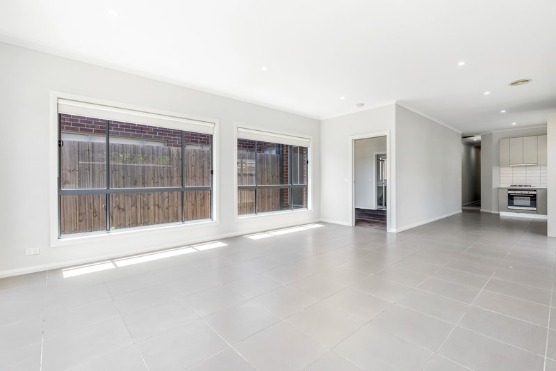 Photo - 1/31 Memphis Drive, Truganina VIC 3029 - Image 4