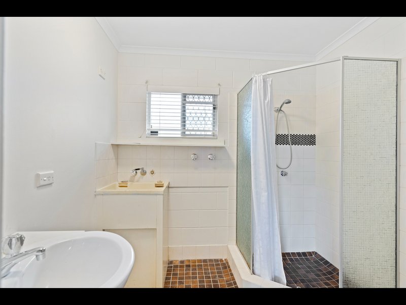 Photo - 1/31 Miles Street, Manoora QLD 4870 - Image 4