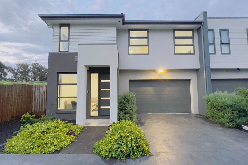 Photo - 1/31 Orlando Crescent, Keysborough VIC 3173 - Image 2