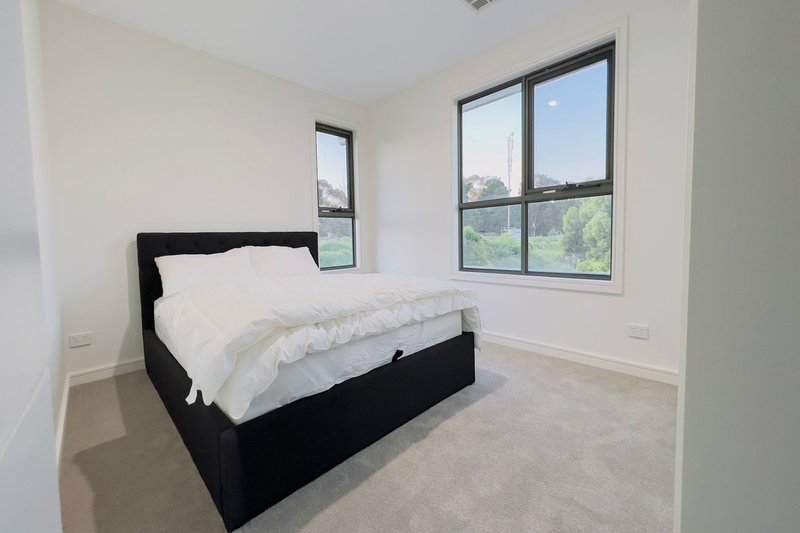 Photo - 1/31 Orlando Crescent, Keysborough VIC 3173 - Image 11