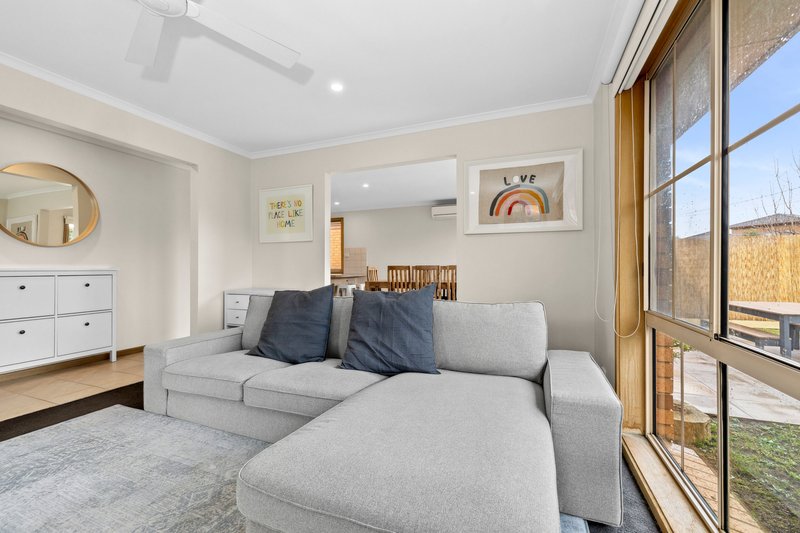 Photo - 1/31 Sandalwood Drive, Oakleigh South VIC 3167 - Image 3