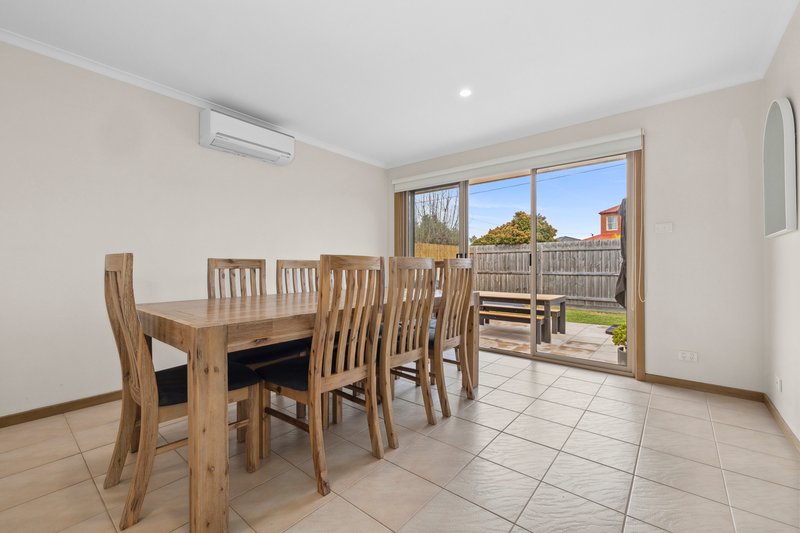 Photo - 1/31 Sandalwood Drive, Oakleigh South VIC 3167 - Image 4