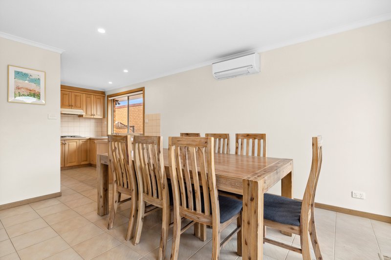 Photo - 1/31 Sandalwood Drive, Oakleigh South VIC 3167 - Image 6