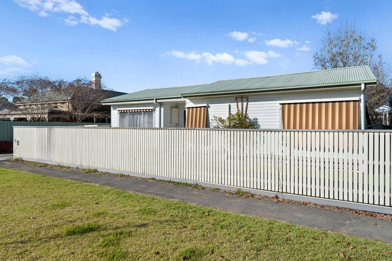 Photo - 1/31 Wedge Street, Benalla VIC 3672 - Image 4