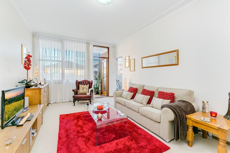 Photo - 13/10-12 Hercules Road, Brighton-Le-Sands NSW 2216 - Image 2