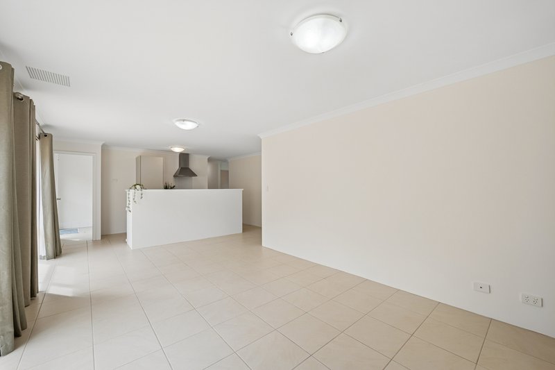 Photo - 13/10 Delamere Way, Camillo WA 6111 - Image 4
