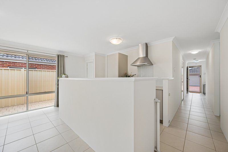 Photo - 13/10 Delamere Way, Camillo WA 6111 - Image 5