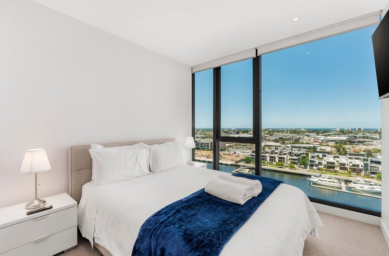 Photo - 1310/915 Collins Street, Docklands VIC 3008 - Image 5