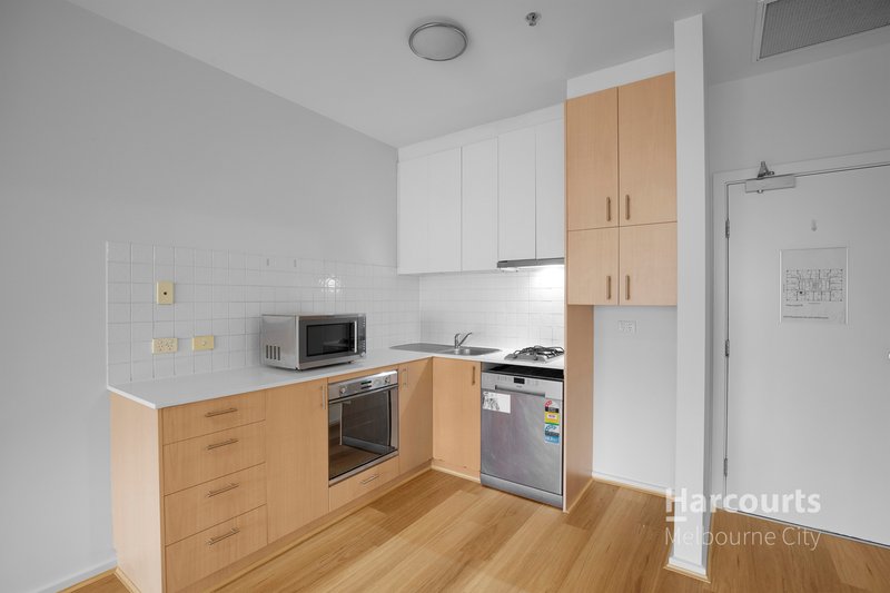 Photo - 1313/250 Elizabeth Street, Melbourne VIC 3000 - Image 2