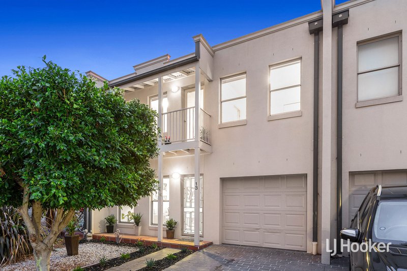 13/14 Mickleton Grove, Point Cook VIC 3030