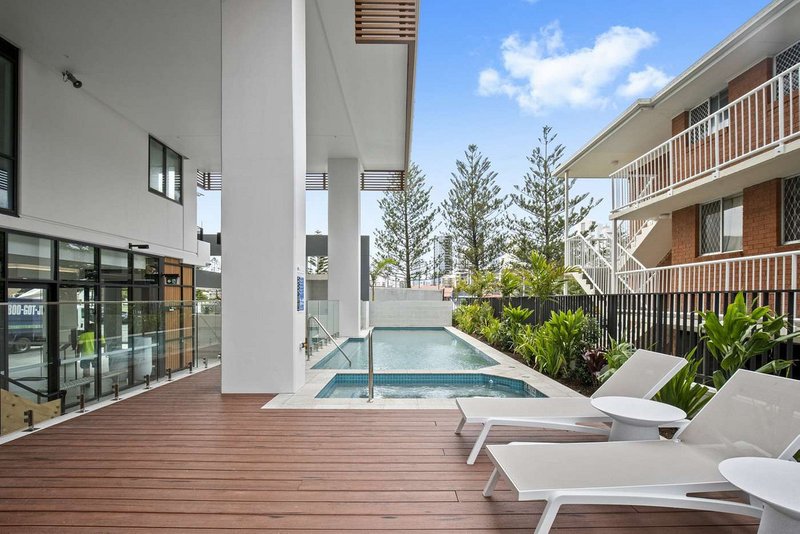 Photo - 13/16-18 Chelsea Avenue, Broadbeach QLD 4218 - Image 10