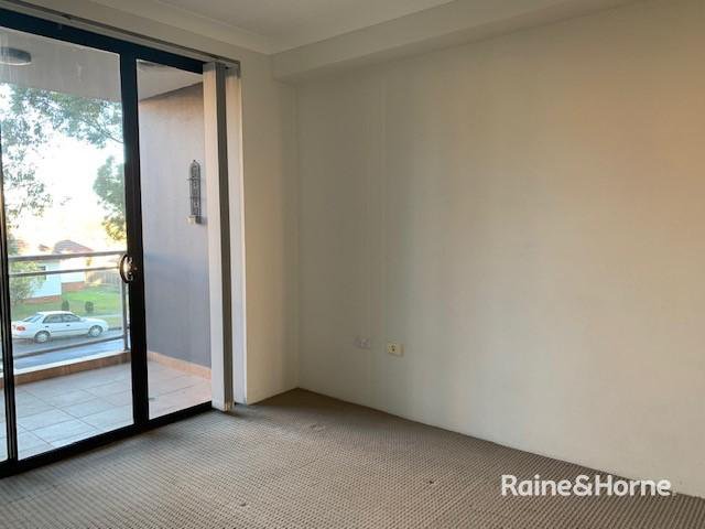 Photo - 13/16-24 Oxford Street, Blacktown NSW 2148 - Image 3