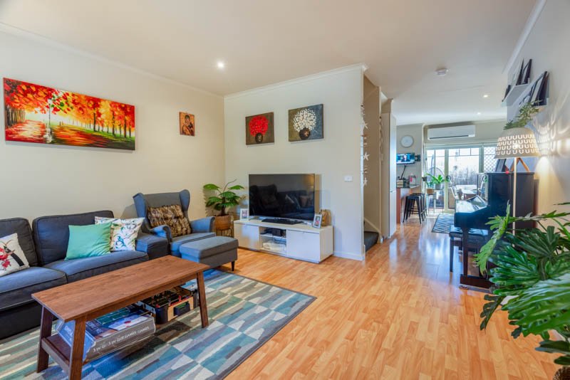 Photo - 13/19 Sovereign Place, Wantirna South VIC 3152 - Image 2