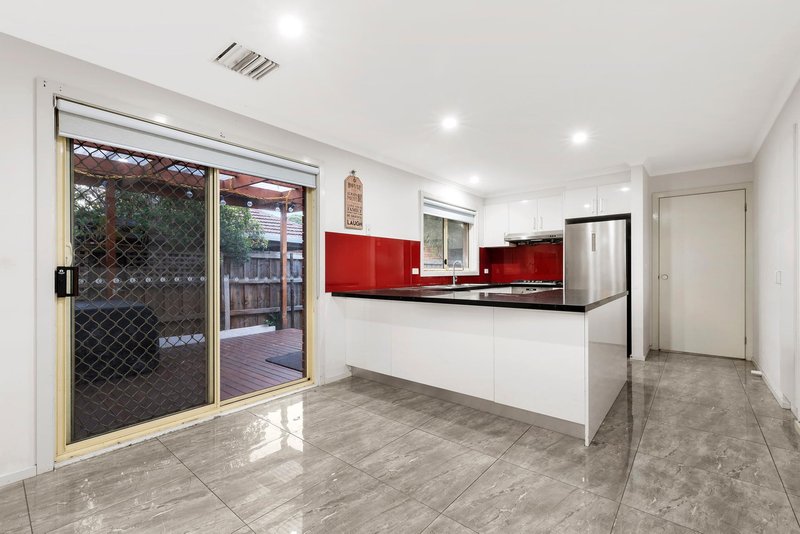 Photo - 1/319 Waverley Road, Mount Waverley VIC 3149 - Image 2