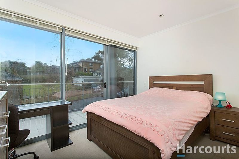 Photo - 13/2-4 Blair Road, Glen Waverley VIC 3150 - Image 5