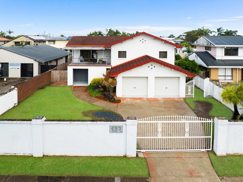 Photo - 132 Ashmore Road, Benowa QLD 4217 - Image 1