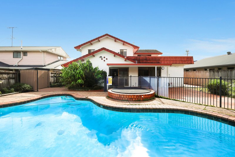 Photo - 132 Ashmore Road, Benowa QLD 4217 - Image 10
