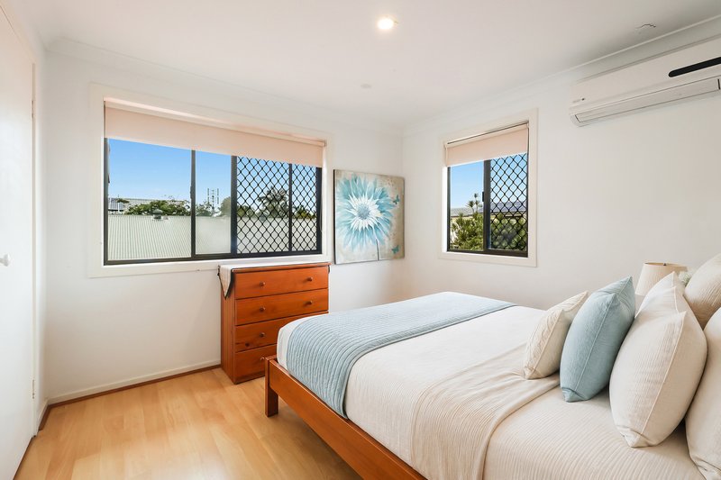 Photo - 132 Ashmore Road, Benowa QLD 4217 - Image 15