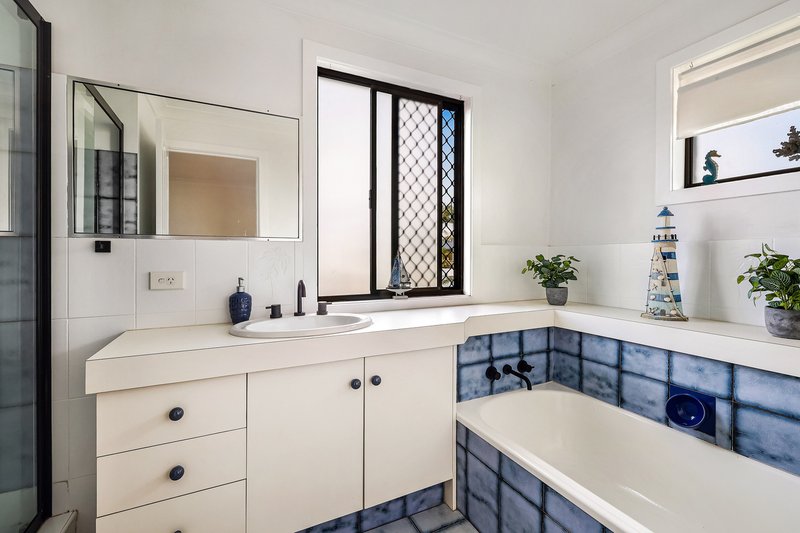 Photo - 132 Ashmore Road, Benowa QLD 4217 - Image 16