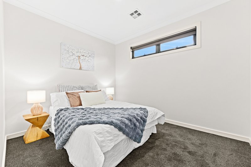 Photo - 1/32 Burns Avenue, Clayton South VIC 3169 - Image 9