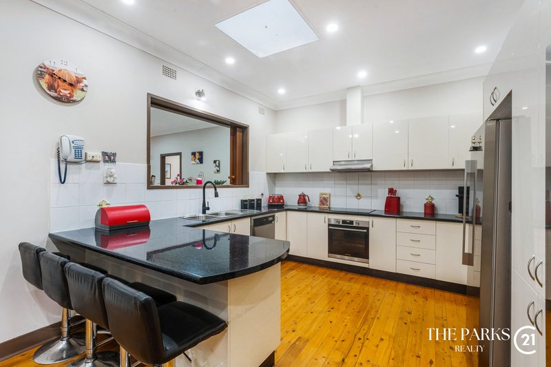 Photo - 132 Chifley Street, Smithfield NSW 2164 - Image 3