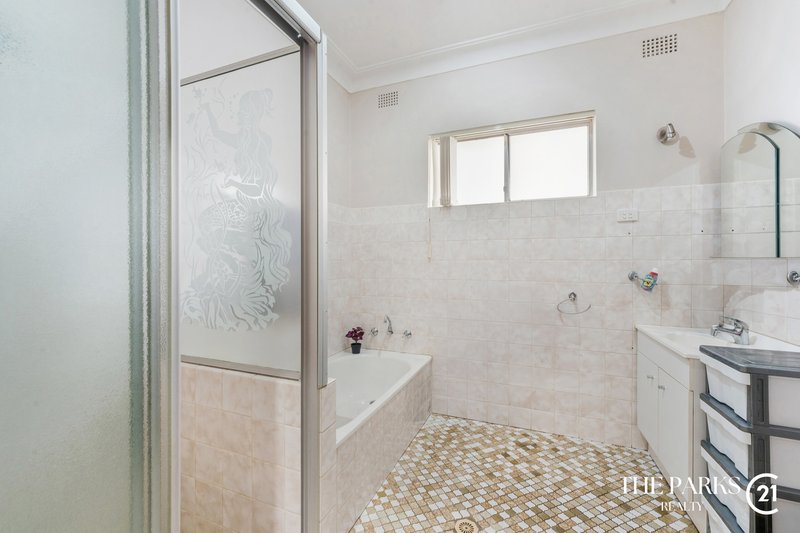 Photo - 132 Chifley Street, Smithfield NSW 2164 - Image 5