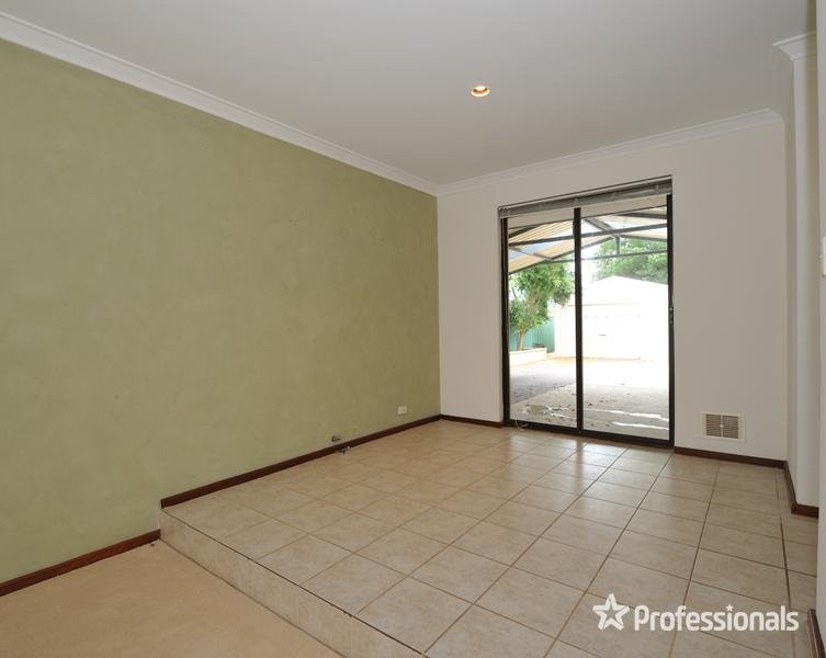 Photo - 132 Currie Street, Warnbro WA 6169 - Image 6