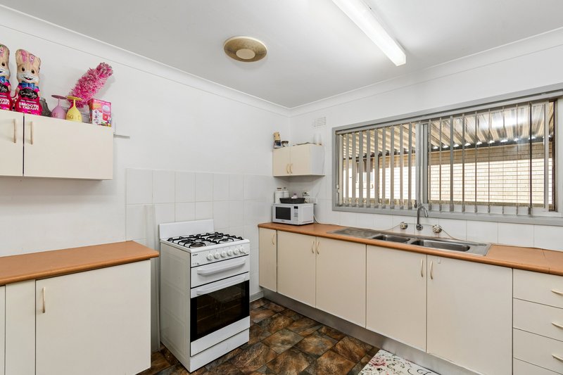 Photo - 132 Edgeworth Avenue, Kanahooka NSW 2530 - Image 6