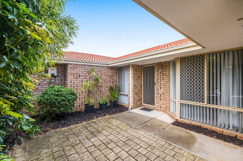 Photo - 132 Forest Lakes Drive, Thornlie WA 6108 - Image 7