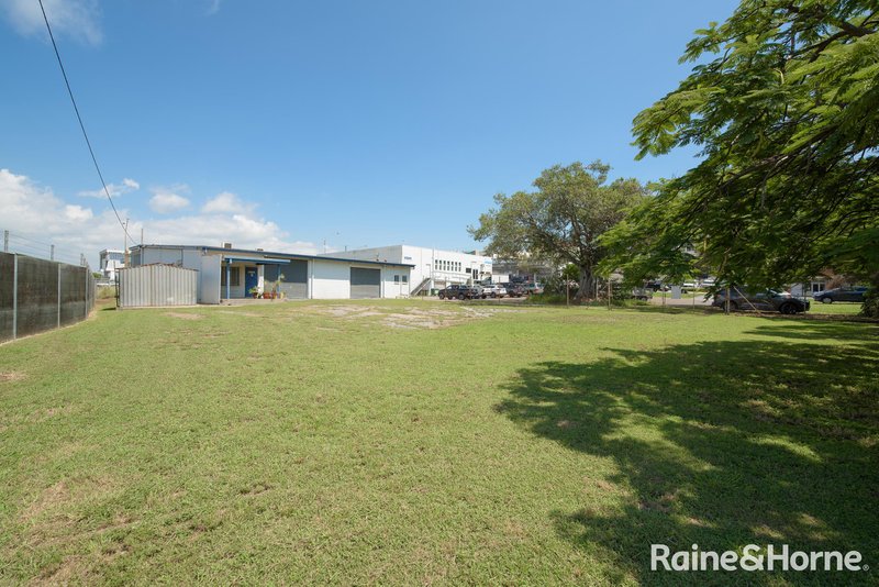 Photo - 132 Goondoon Street, Gladstone Central QLD 4680 - Image 24