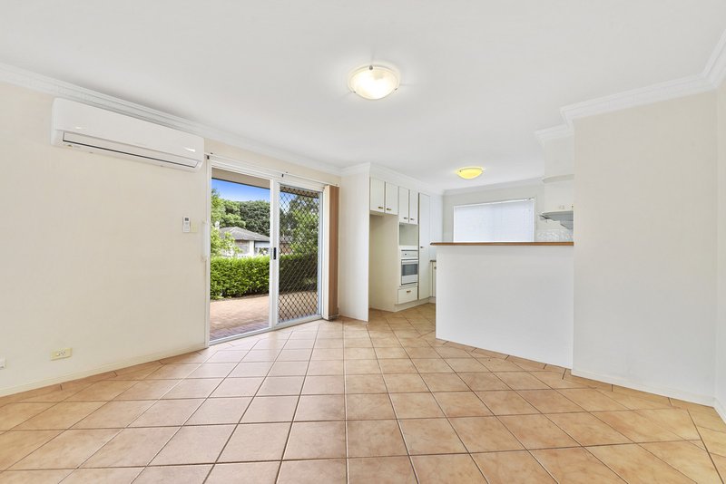 Photo - 1/32 Hall Street, Chermside QLD 4032 - Image 5