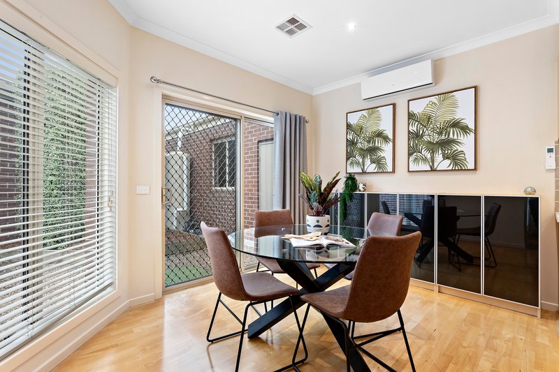 Photo - 1/32 Kumara Circuit, South Morang VIC 3752 - Image 5