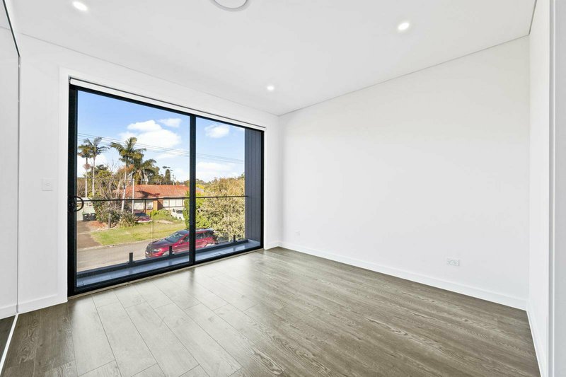 Photo - 1/32 Lucas Avenue, Moorebank NSW 2170 - Image 4