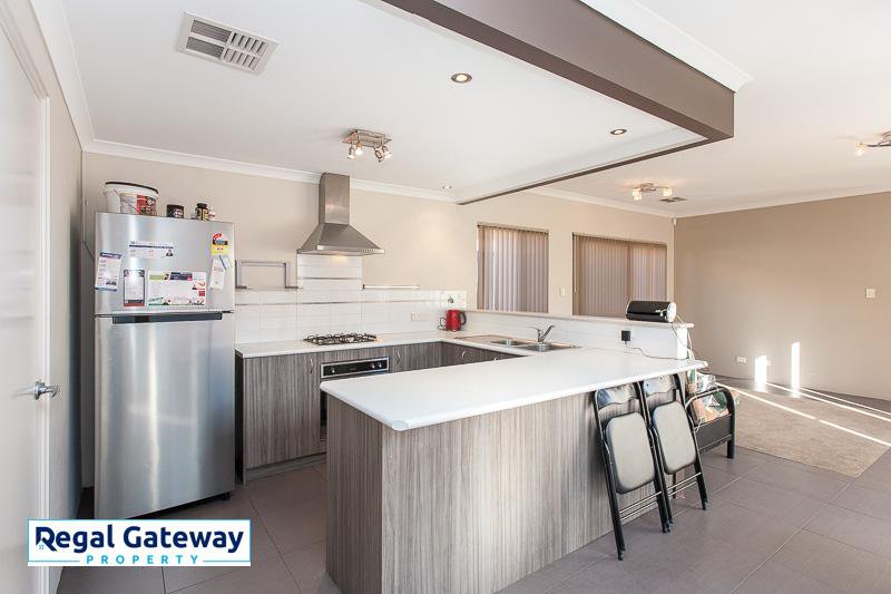 Photo - 132 Lyon Road, Aubin Grove WA 6164 - Image 3