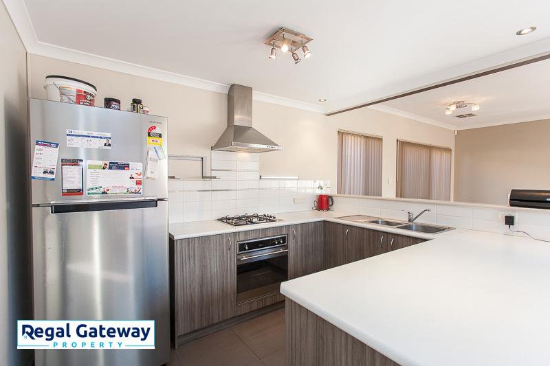 Photo - 132 Lyon Road, Aubin Grove WA 6164 - Image 4