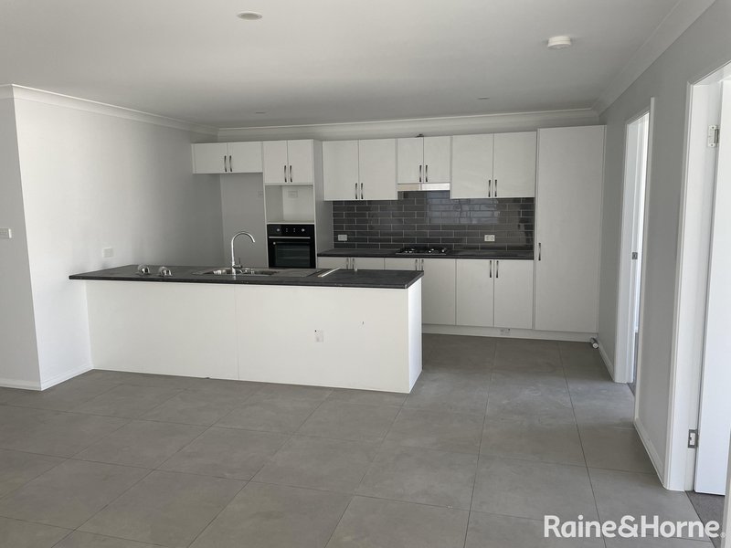 Photo - 1/32 Mustang Close, Tamworth NSW 2340 - Image 4