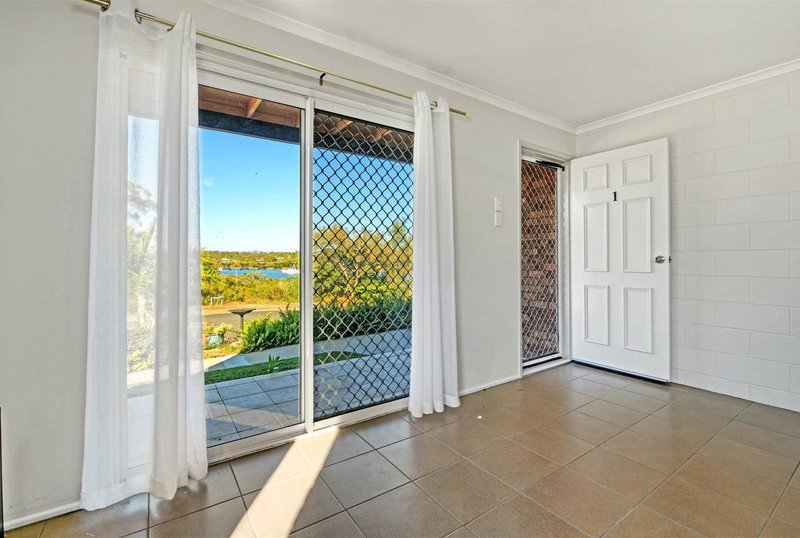 Photo - 1/32 Parkside Street, Tannum Sands QLD 4680 - Image 2