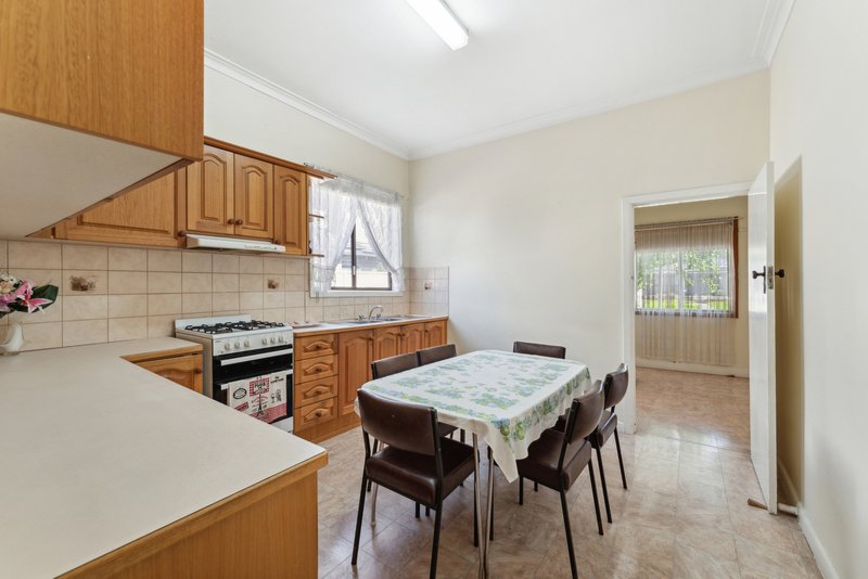 Photo - 132 Purinuan Road, Reservoir VIC 3073 - Image 7