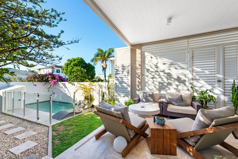 Photo - 1/32 Seaside Avenue, Mermaid Beach QLD 4218 - Image 1