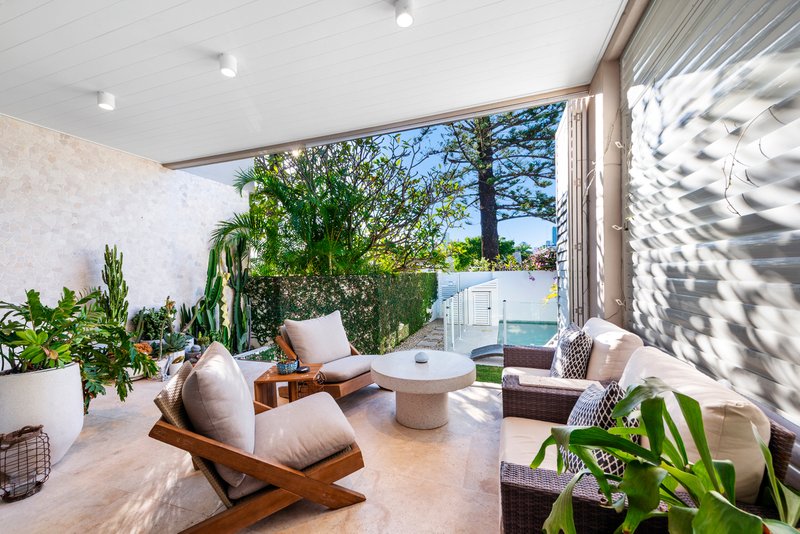 Photo - 1/32 Seaside Avenue, Mermaid Beach QLD 4218 - Image 2