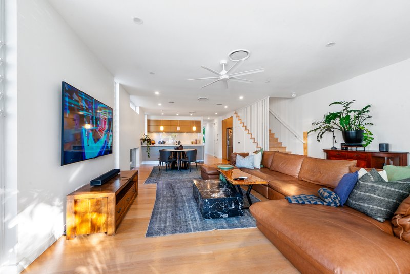 Photo - 1/32 Seaside Avenue, Mermaid Beach QLD 4218 - Image 3